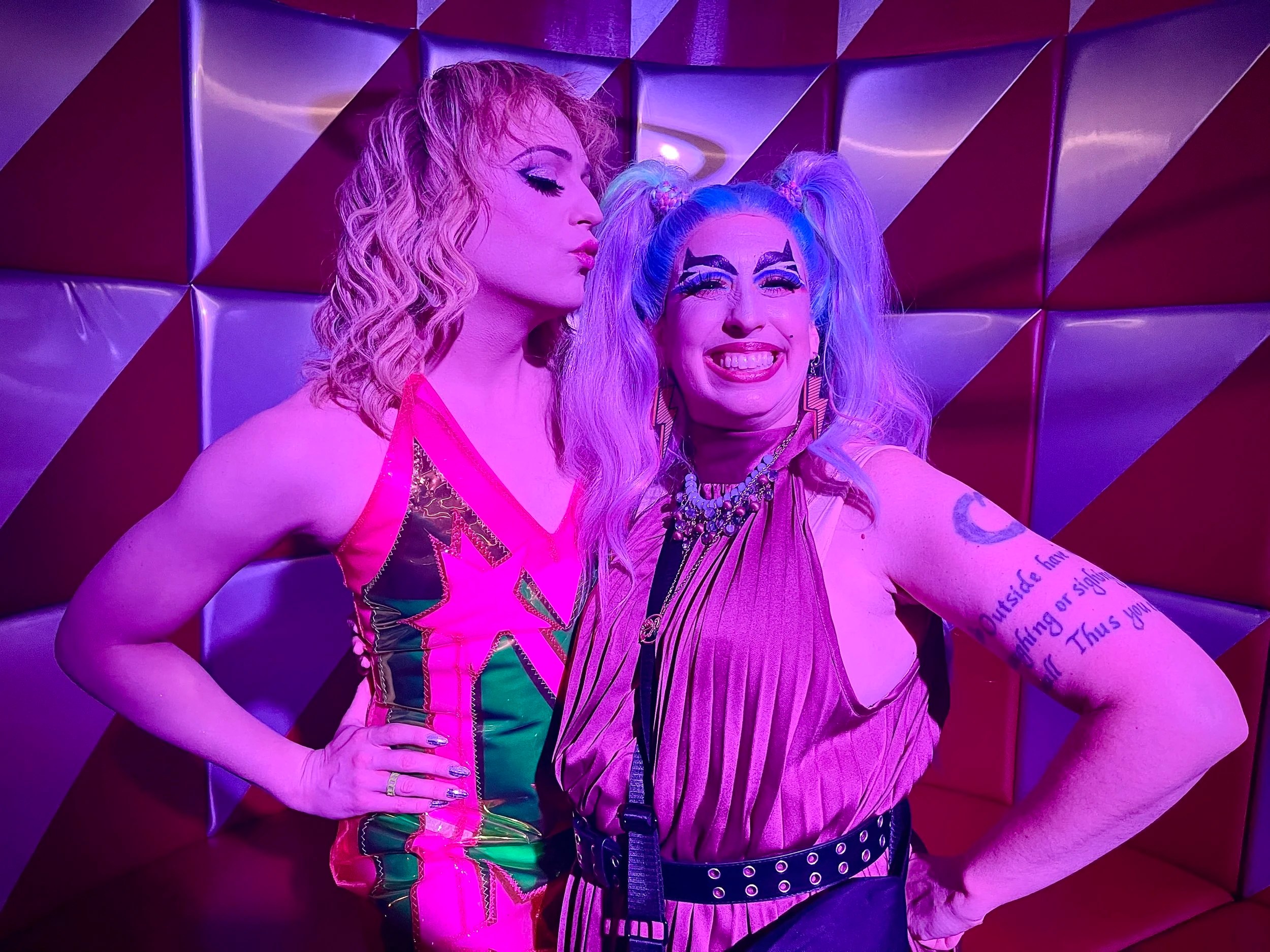  Everybody say LOVE! 💕💕💕 